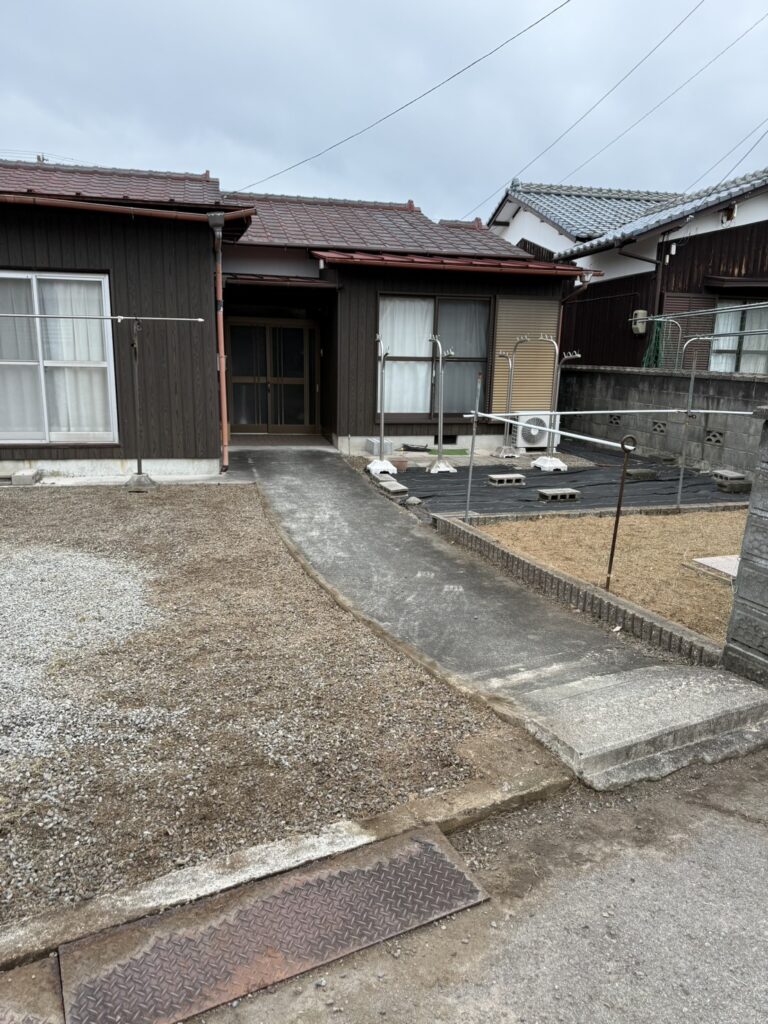 新居浜市阿島 施工後 芝生を抜根した駐車スペース